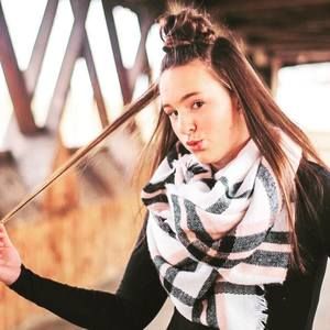 Meet your Posher, Jena